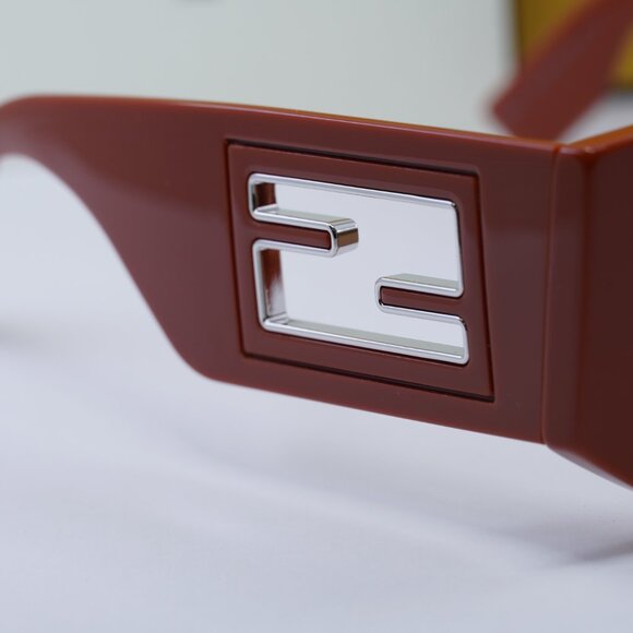 Fendi FE40109I 50E BAGUETTE Oval Sunglasses - Brown - Picture 2 of 14